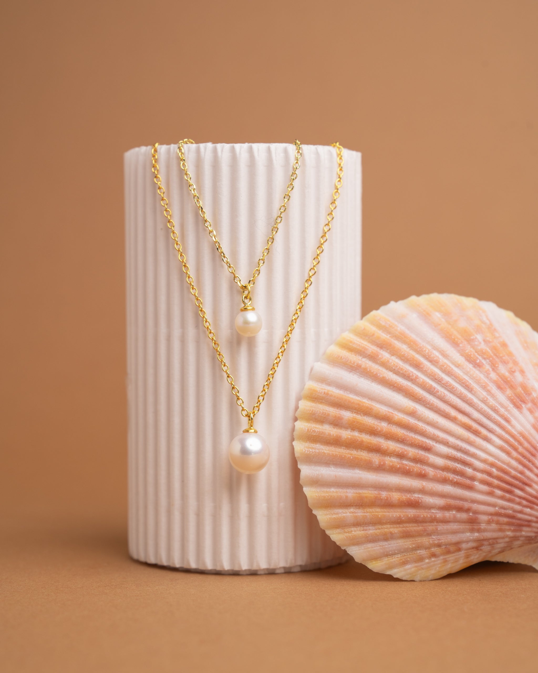 Colgante Perla de Agua Dulce Redonda de 8 - 8,5 mm y Plata de ley Bañada en oro 18 K Secret & You