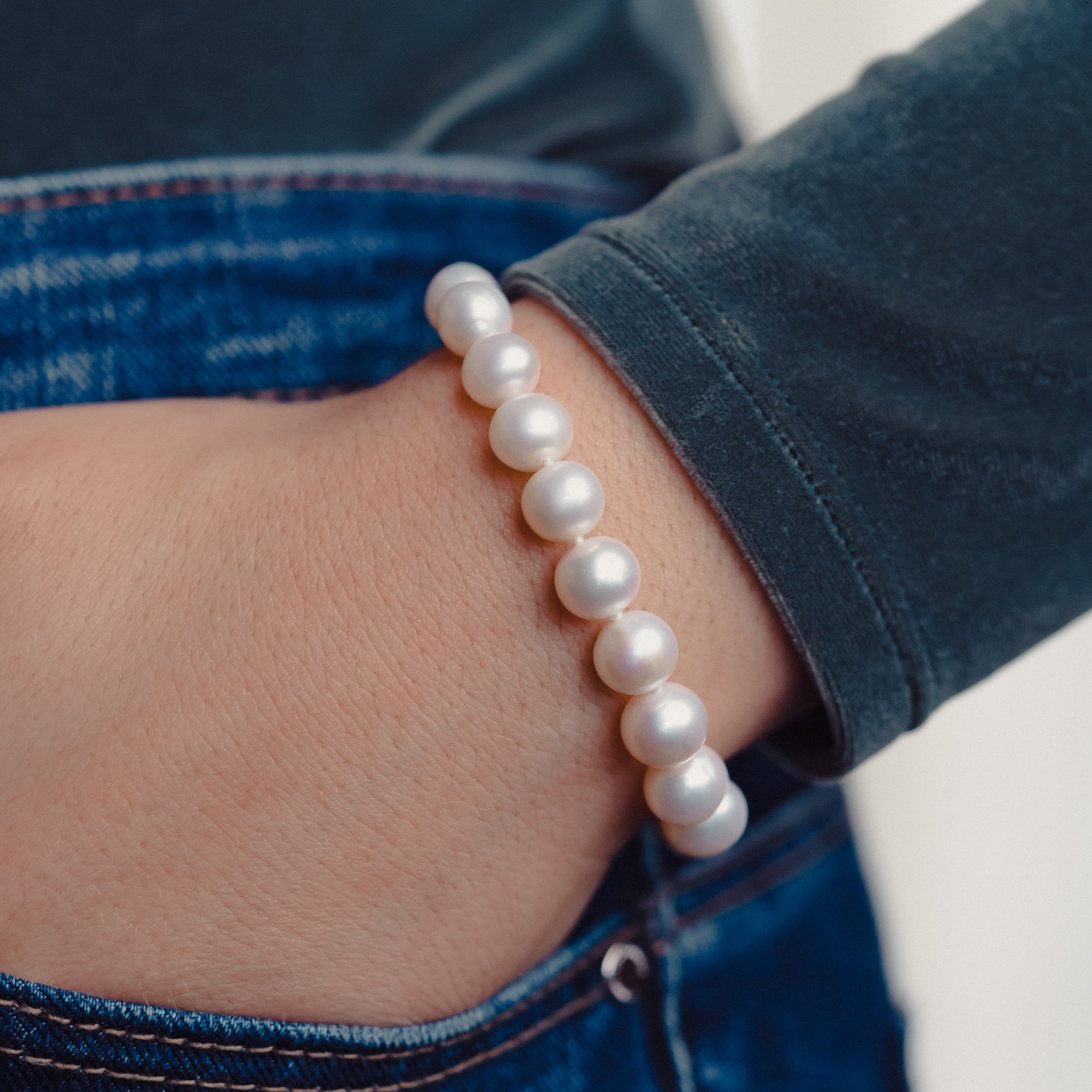 Mujer con pulsera de Perlas Cultivadas Agua Dulce Redondas Secret & You 8,5-9,5mm
