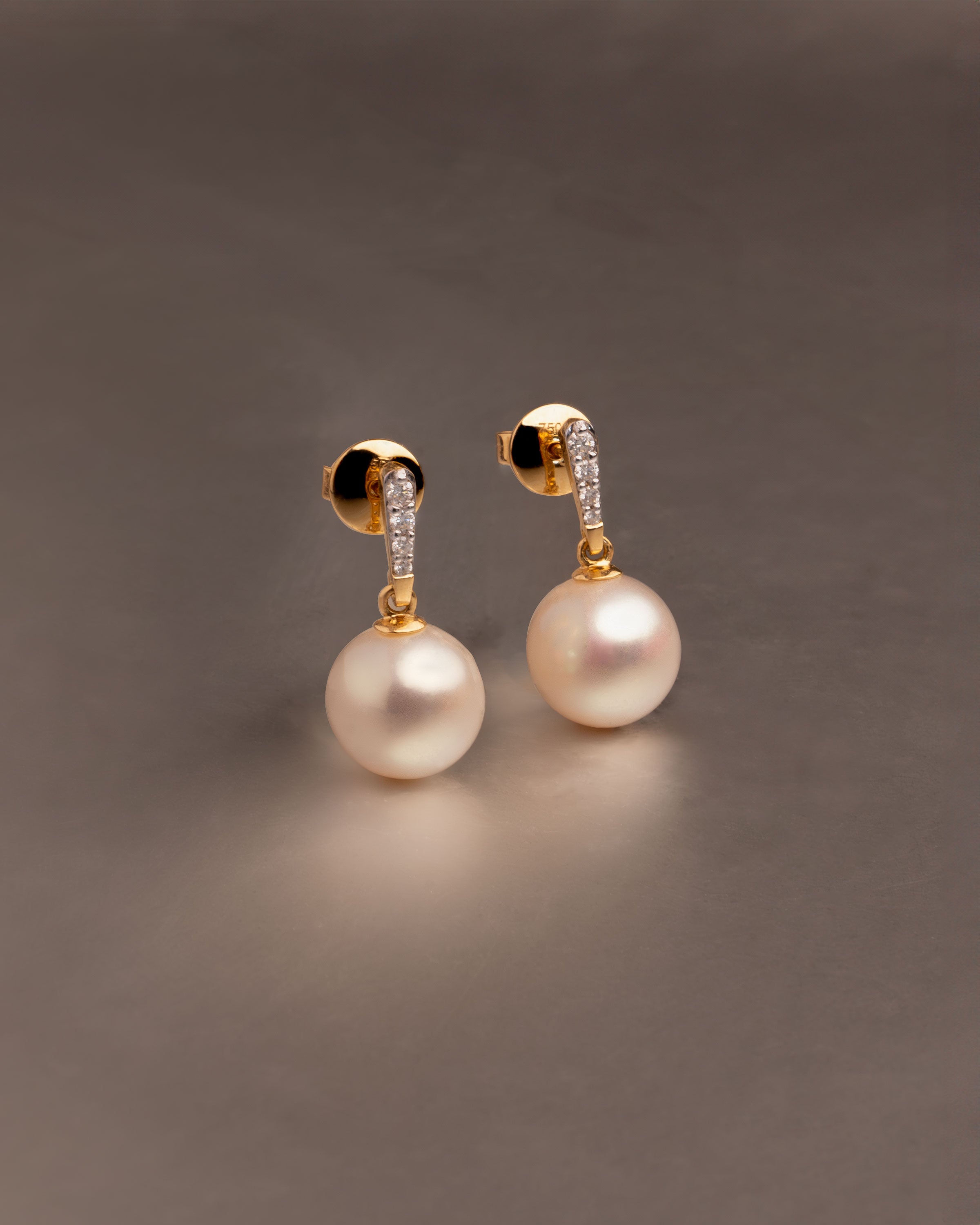 Pendientes Alyssa con Perlas Agua dulce y Diamantes en Oro |  9- 10 mm