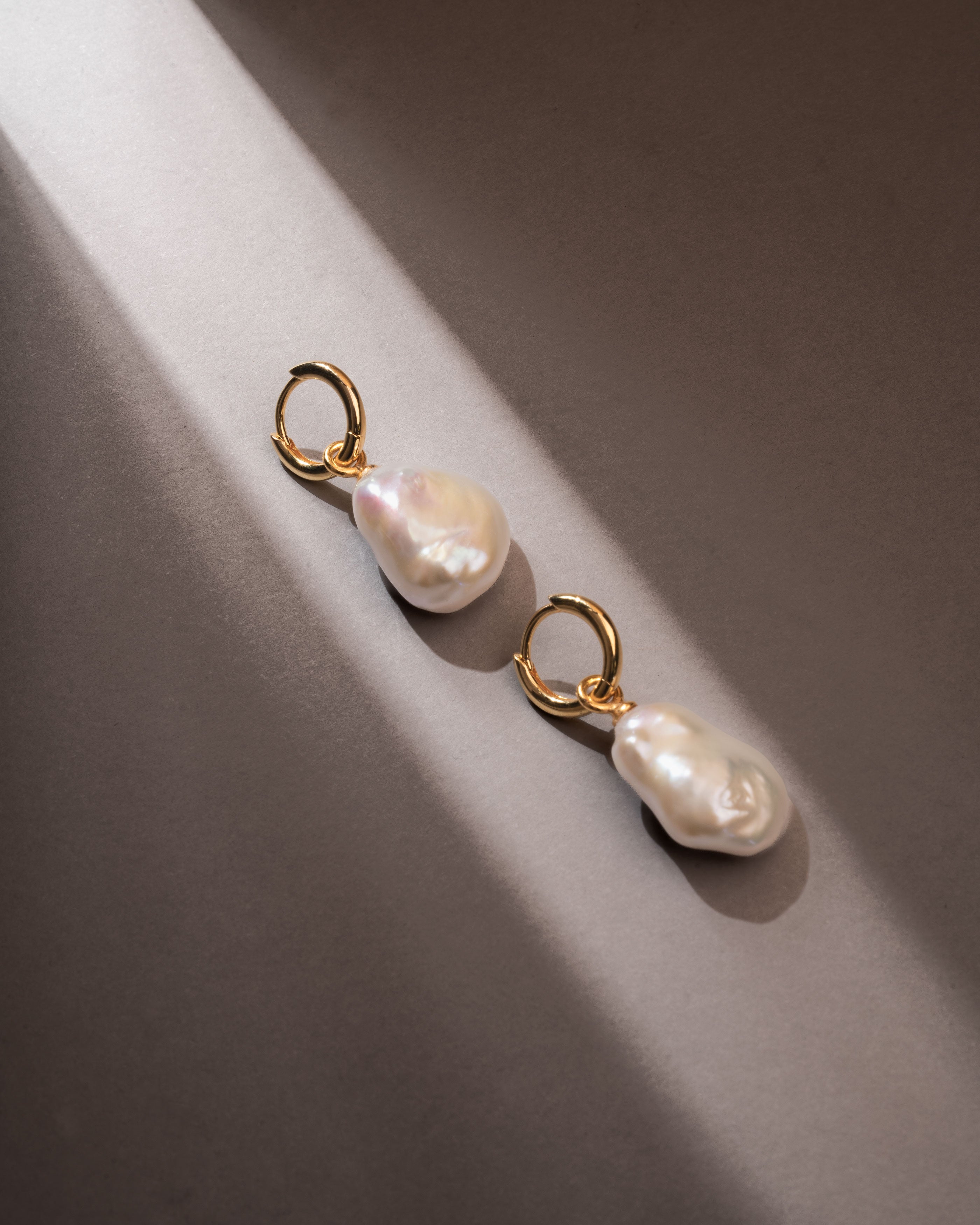 Ohrringe aus Gold-Vermeil mit Keshi-Perle - 12 und 16 mm