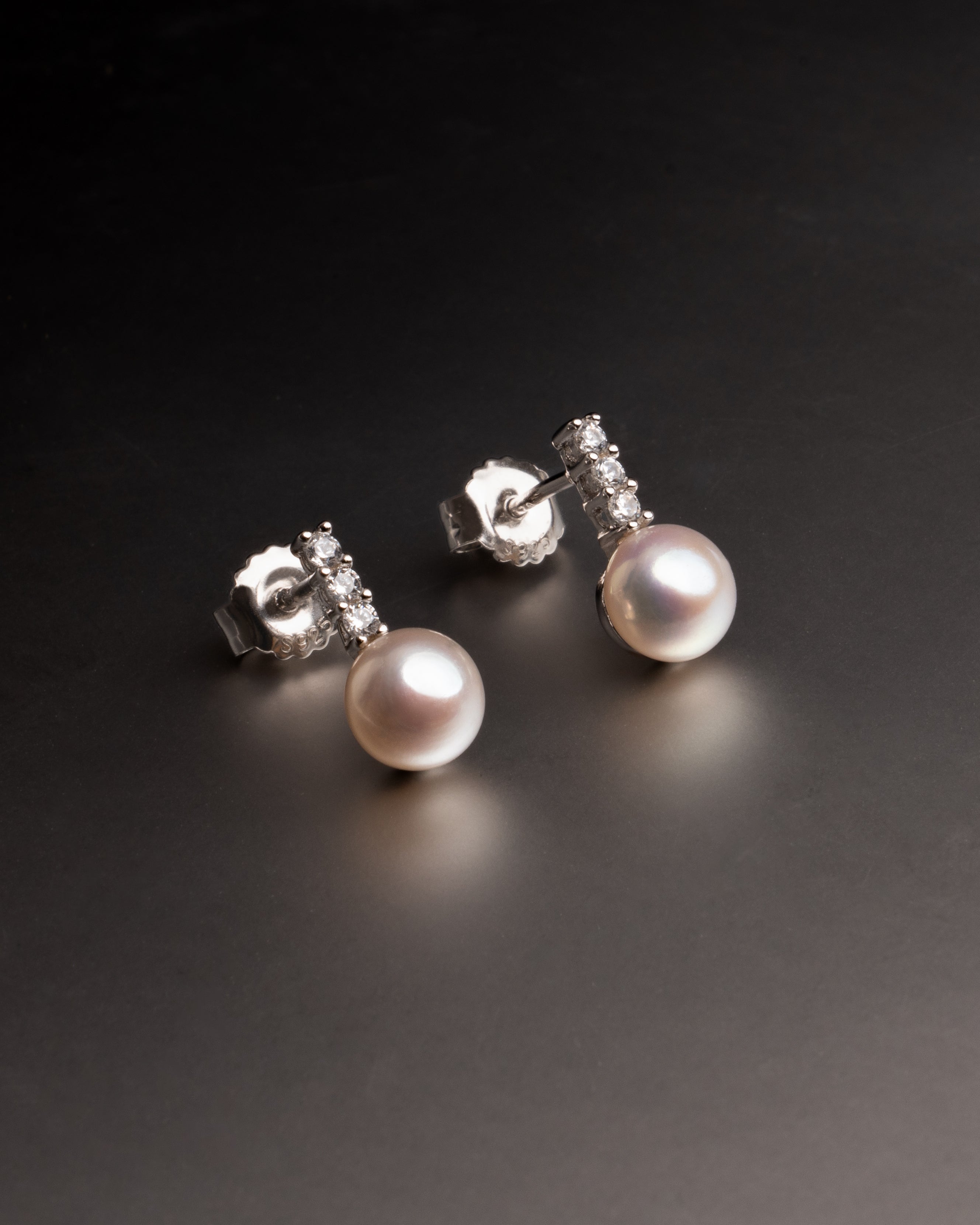 Pendientes Dandelion de perla botón 6-7 mm con circonotas | Colección Bloom