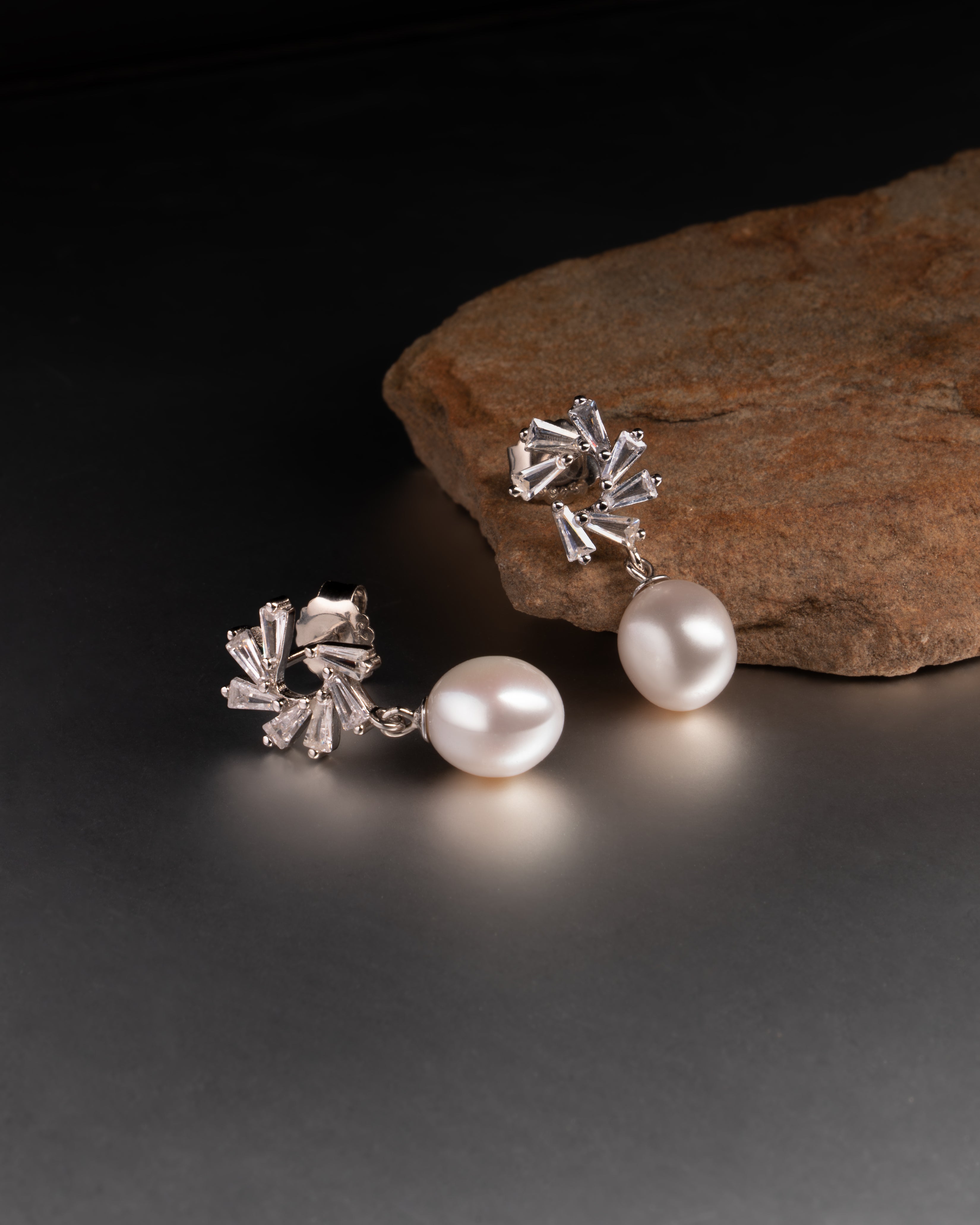 Pendientes Dalia perla gota de agua 7-8 mm con circonitas | Colección Bloom