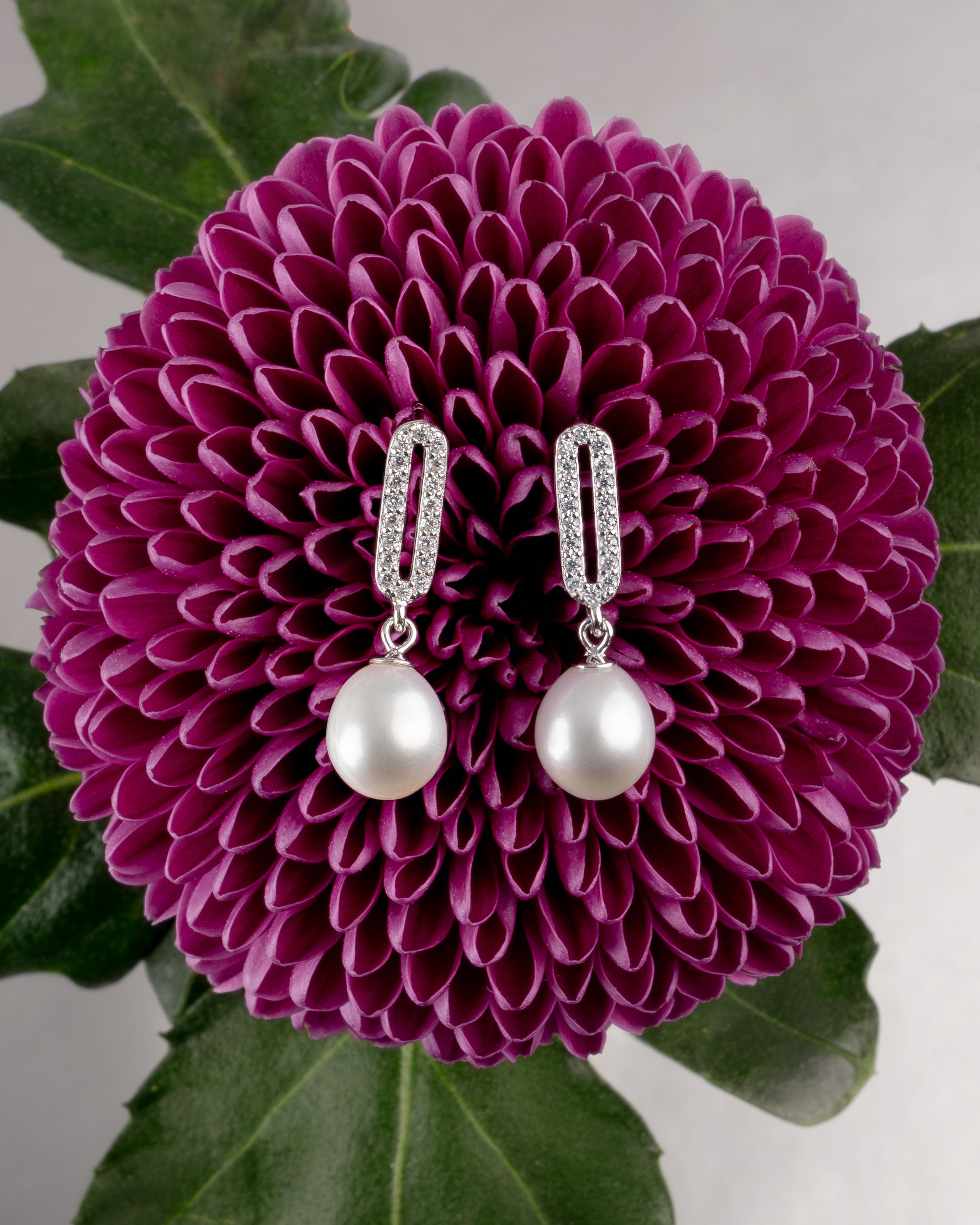 Pendientes Rosie perla gota de agua 7-8 mm con circonitas | Colección Bloom