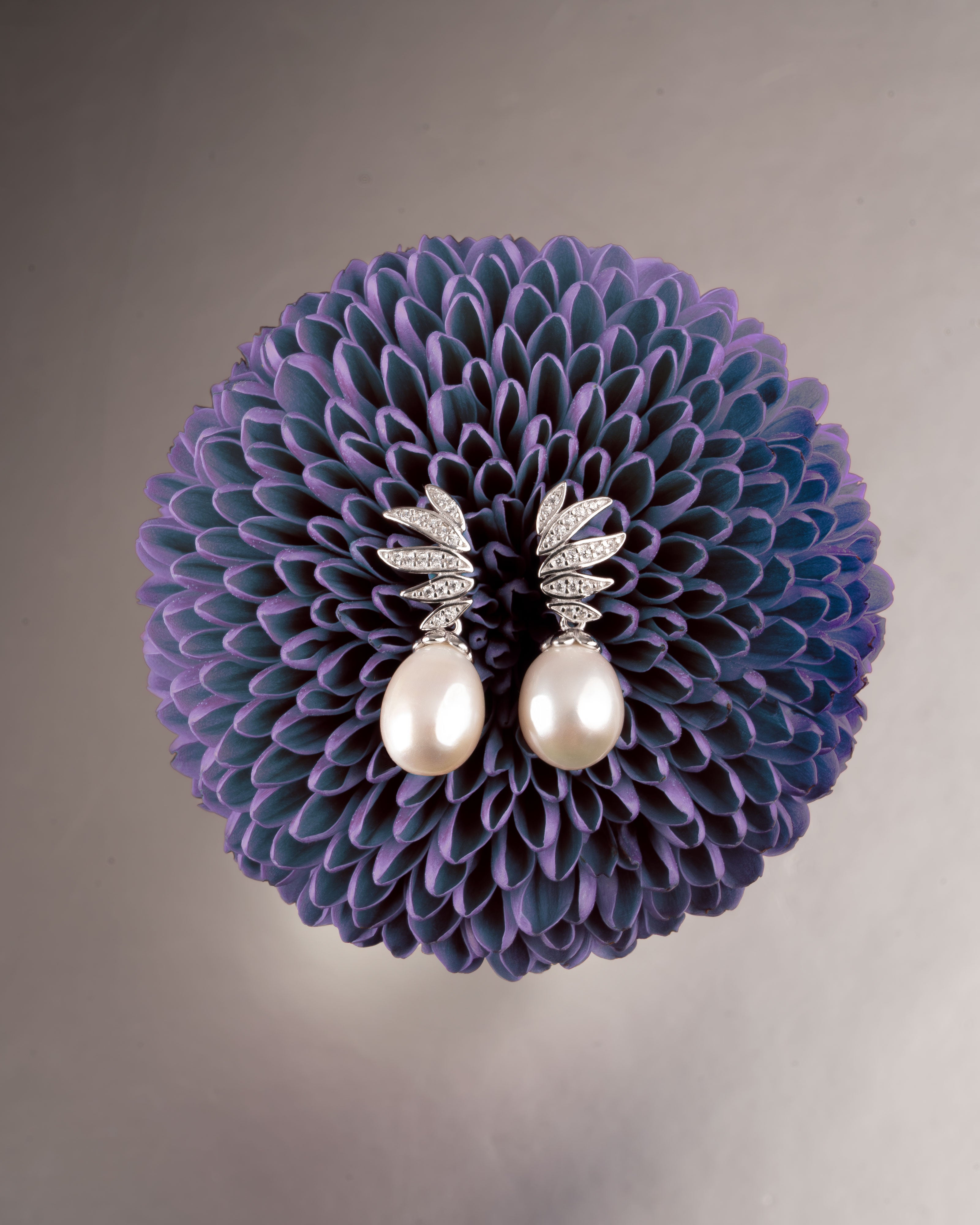 Pendientes Flora perla gota de agua 8-9 mm con circonitas | Colección Bloom