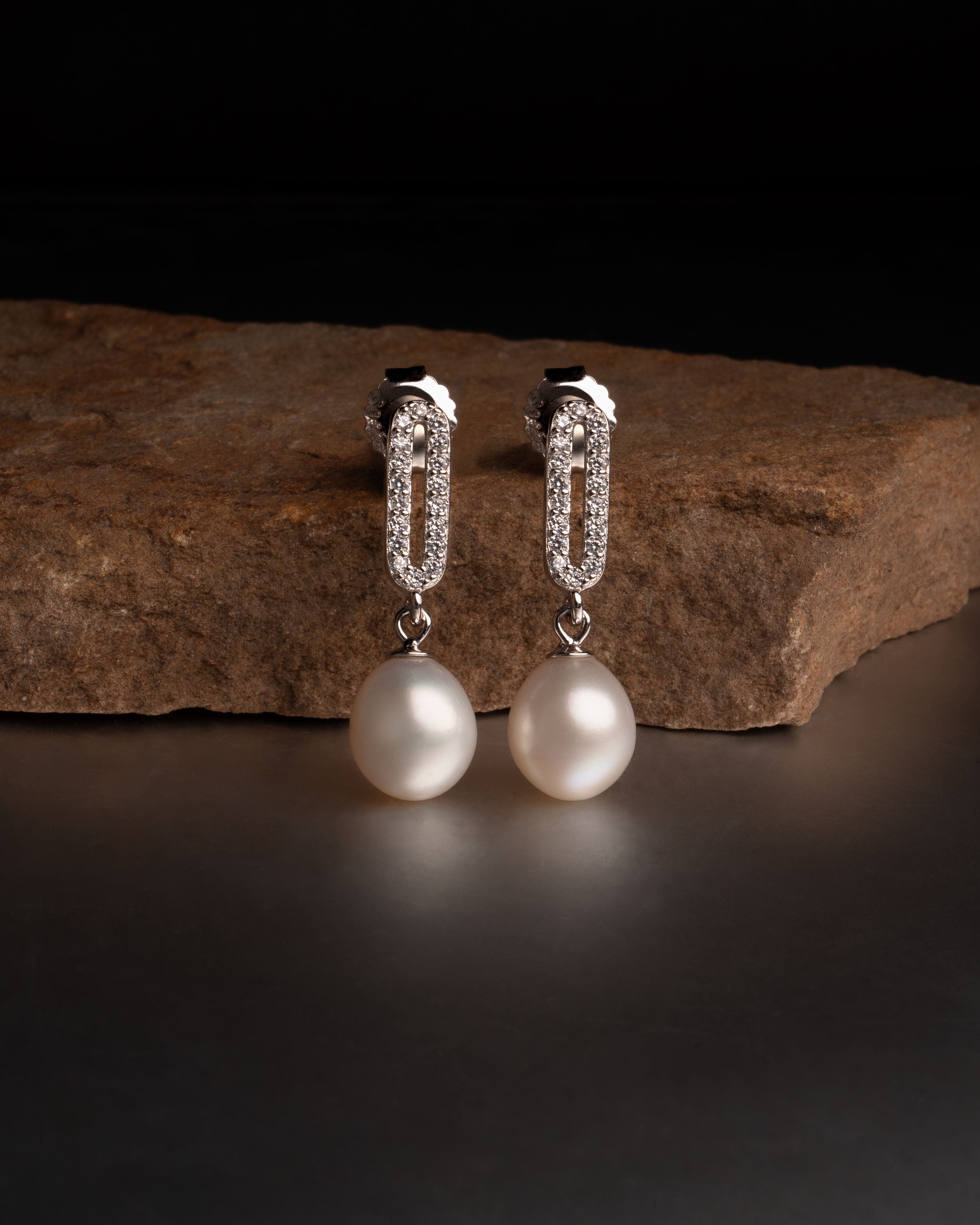 Pendientes Rosie perla gota de agua 7-8 mm con circonitas | Colección Bloom
