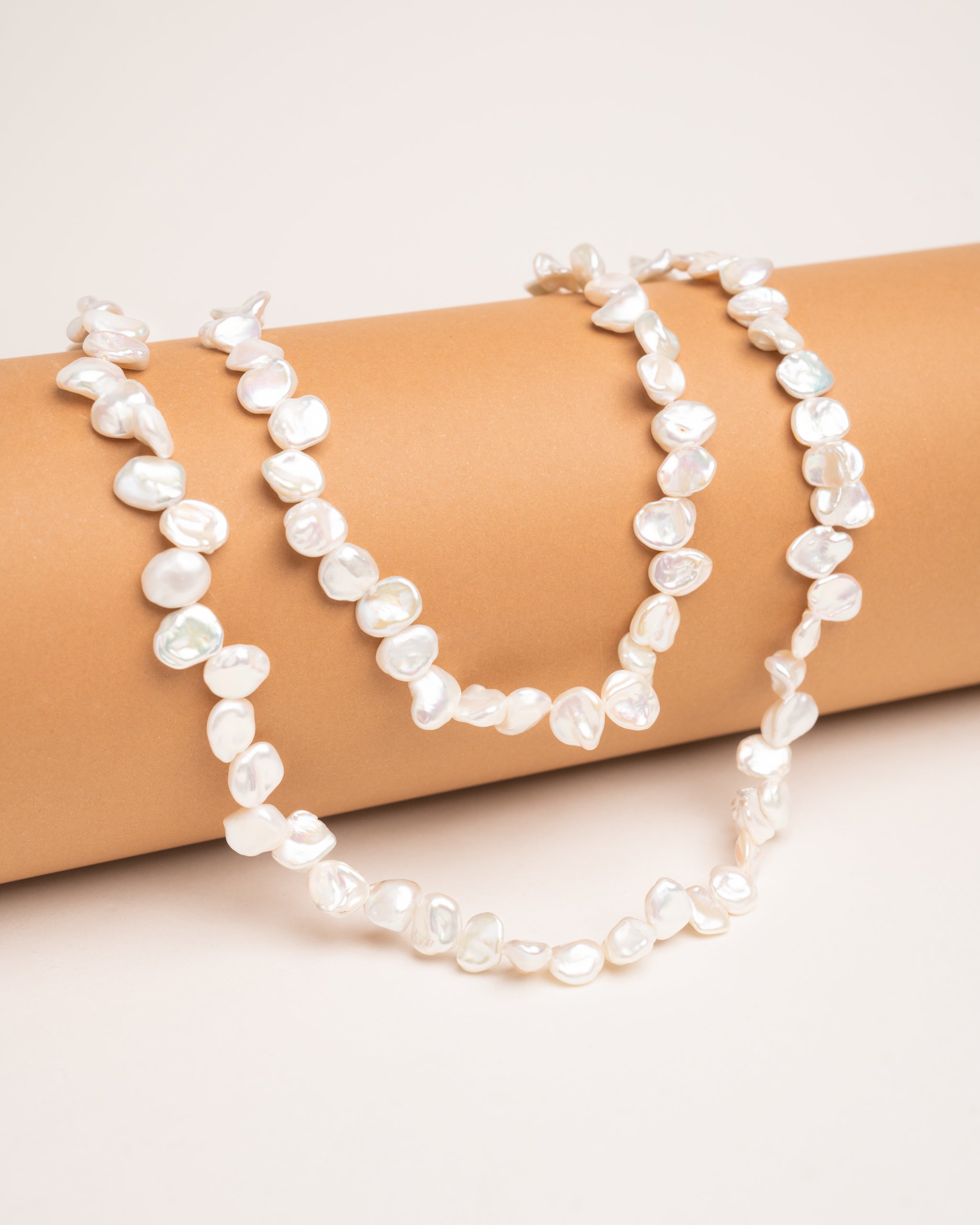 Perlas cultivadas de agua dulce, blancas, barrocas, 11-13mm x 40cm