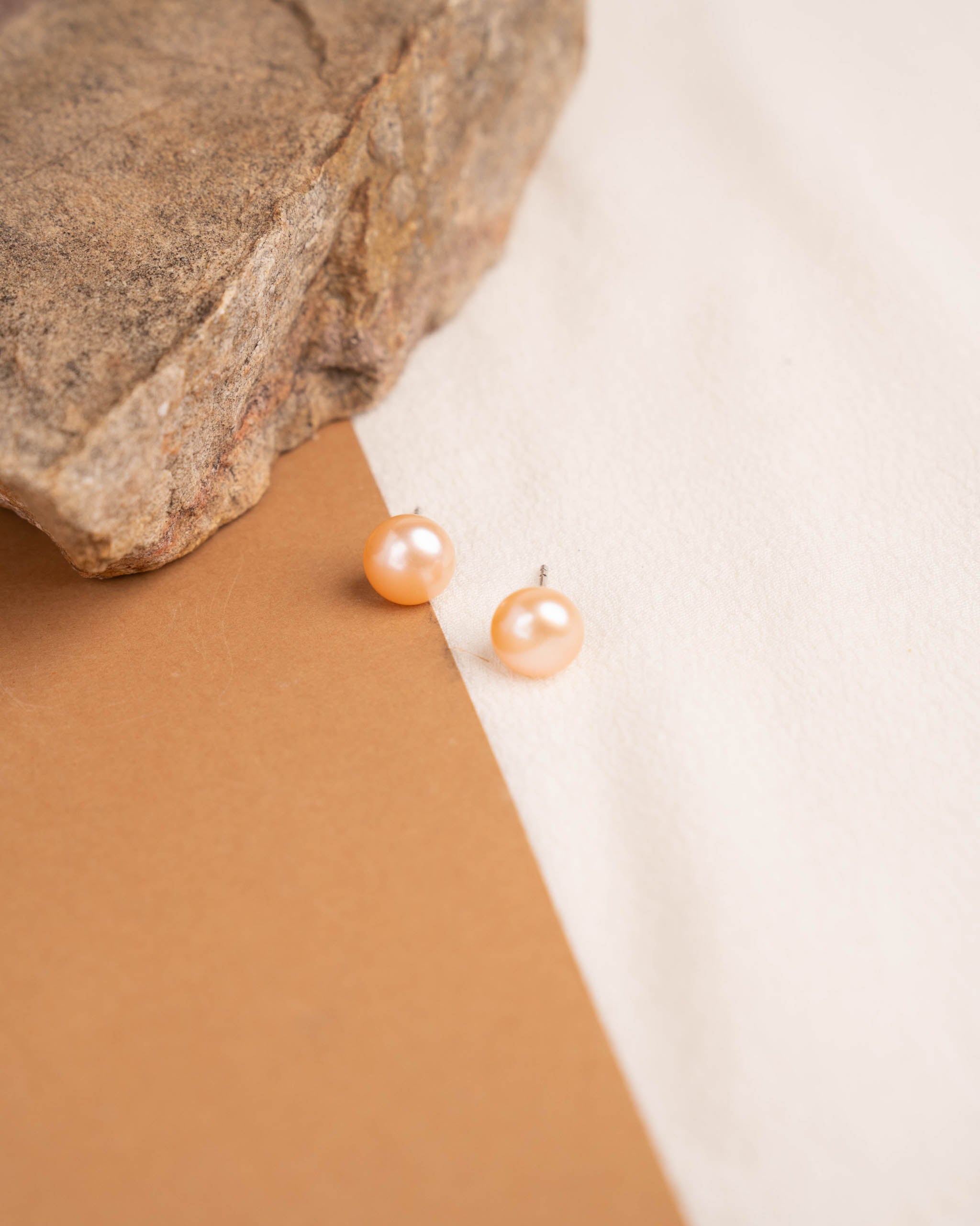 Pendientes de Perlas de Agua Dulce Botón y Plata de Ley de Color Melocotón-Naranja