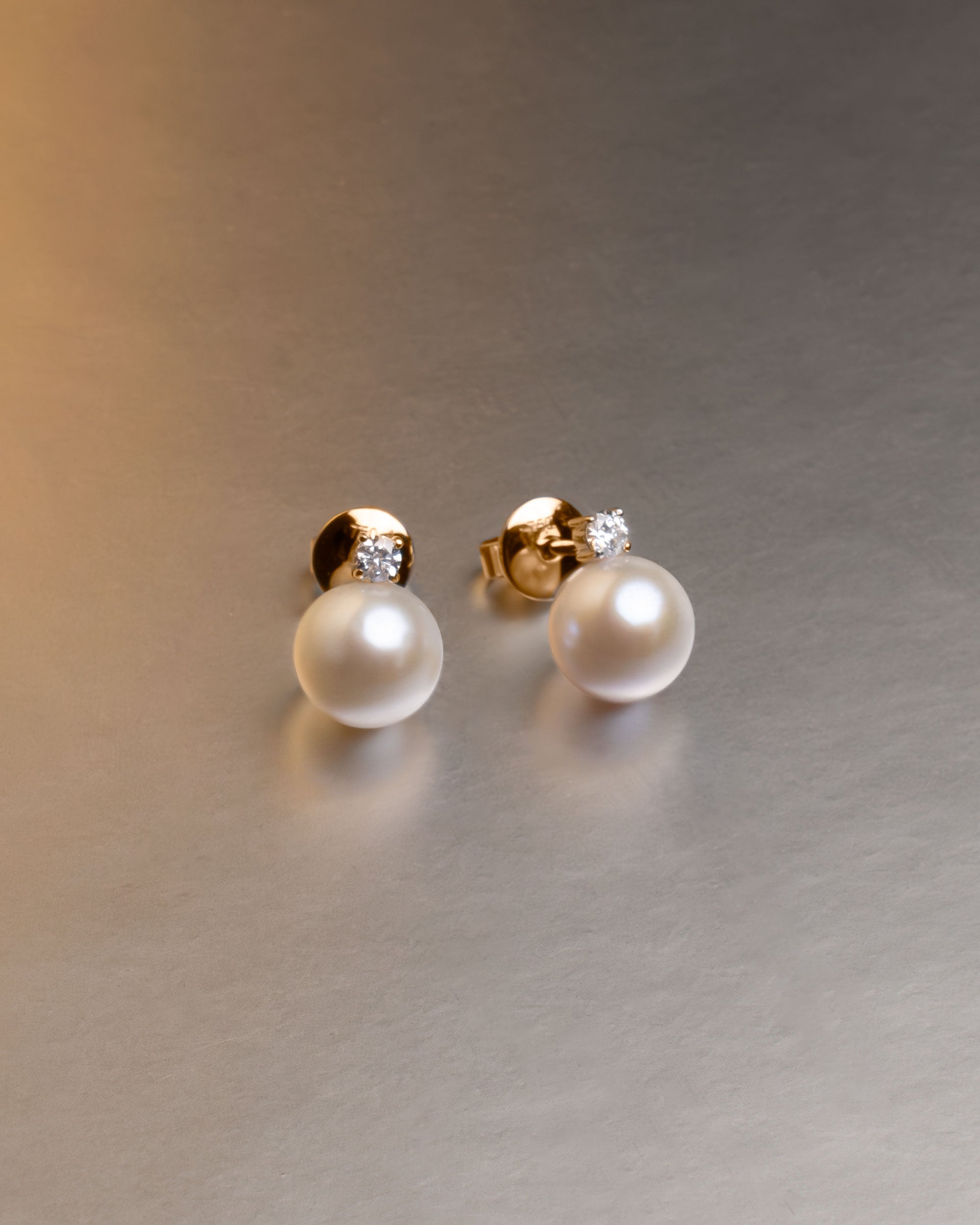 Pendientes Elara con Perlas Agua dulce y Diamantes en Oro | 8 - 8,5 mm