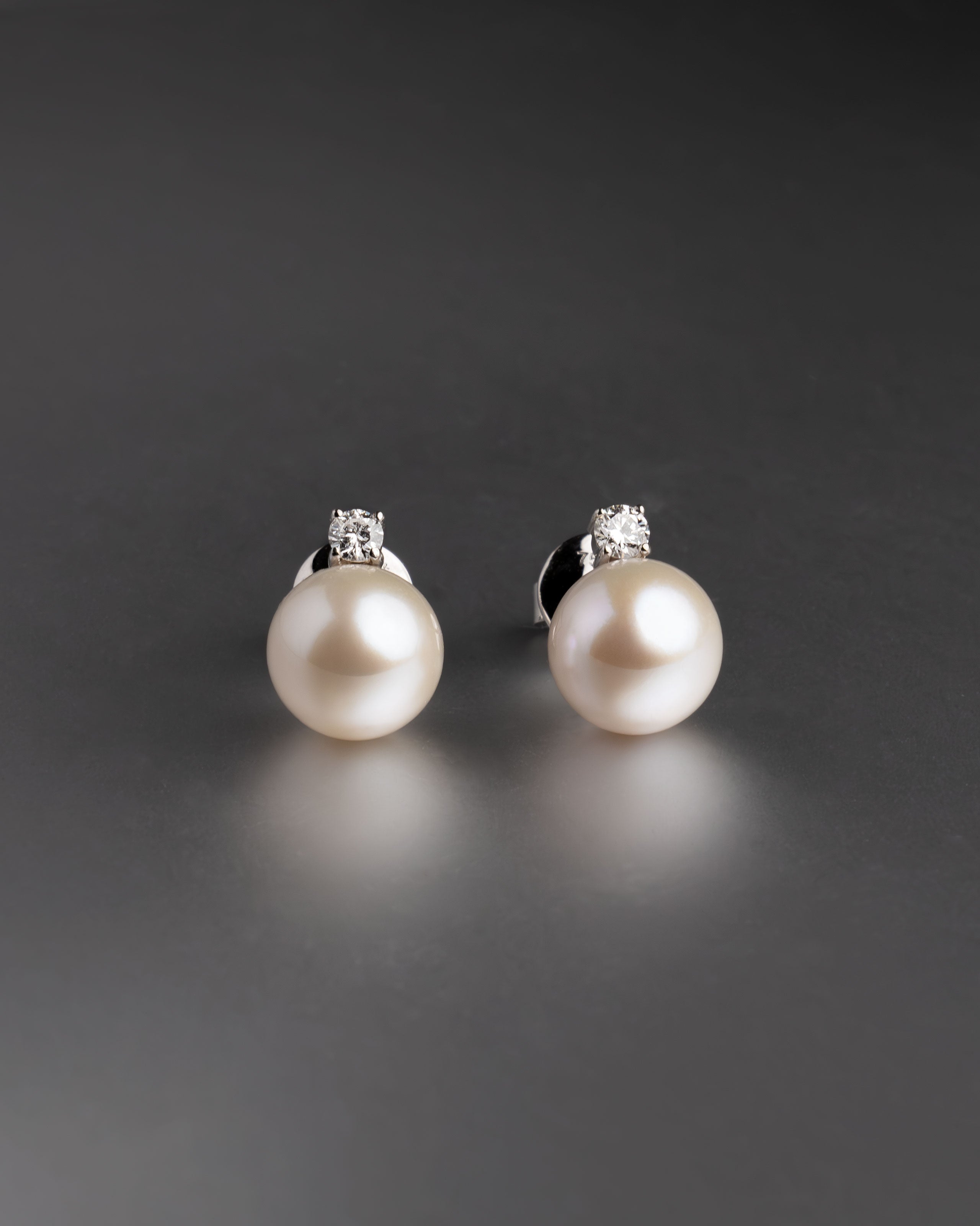 Pendientes Elara con Perlas Akoya y Diamantes en Oro Blanco | 7,5 - 8 mm