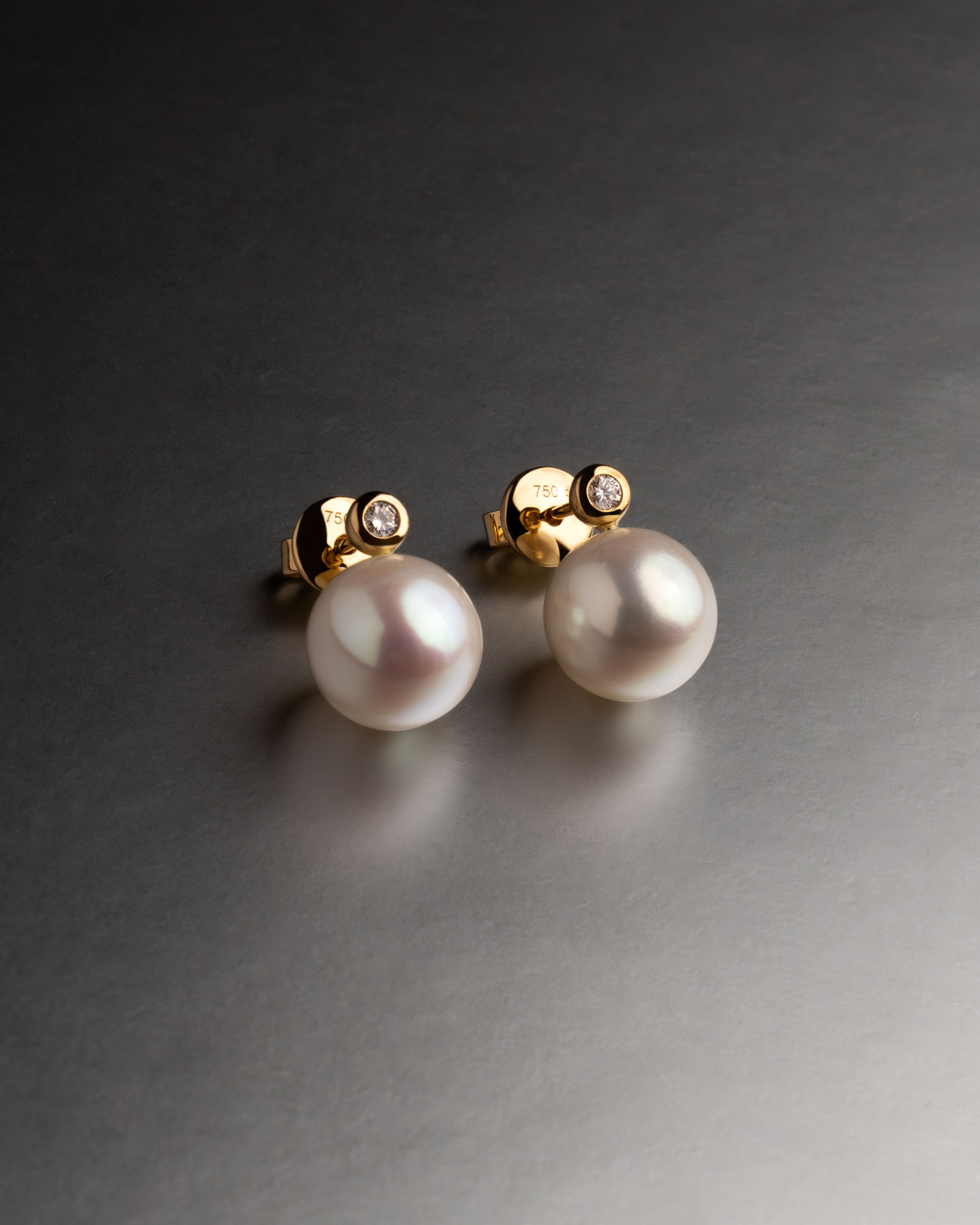 Pendientes Lyra con Perlas Australianas y Diamantes Redondos en Oro | 9 - 10 mm