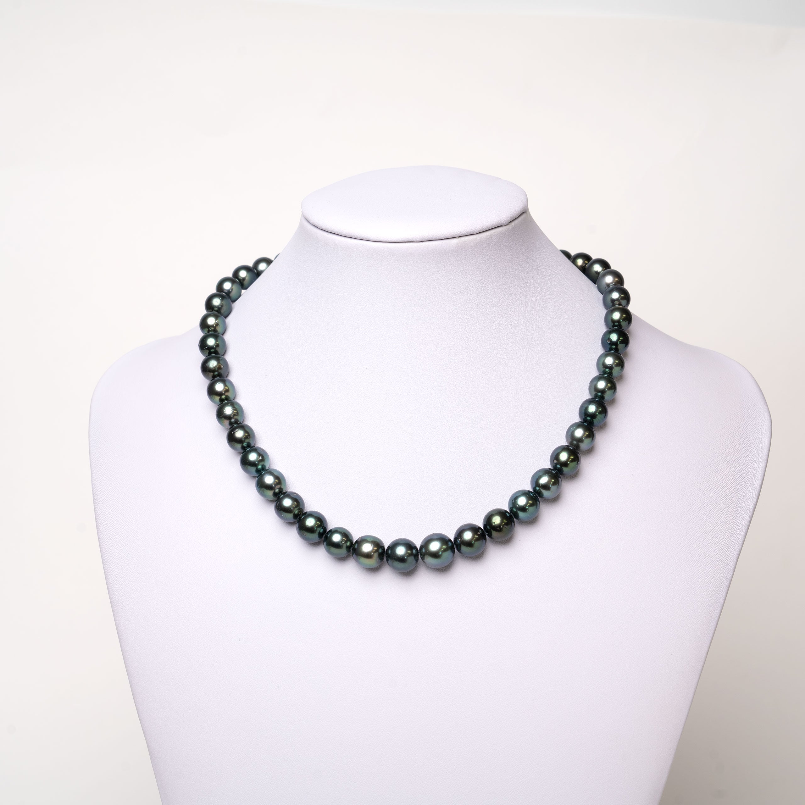 Collar de perlas cultivadas naturales Tahití redondas de 8,3 a 11 mm de color verde profundo